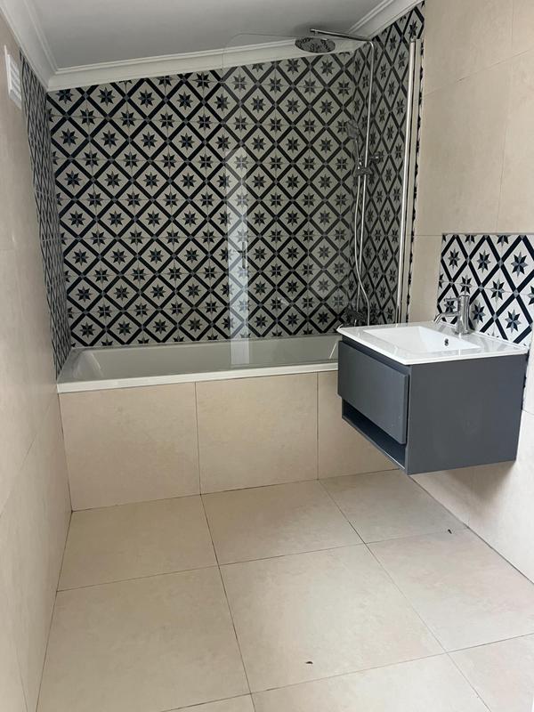 To Let 2 Bedroom Property for Rent in Woodstock Upper Western Cape